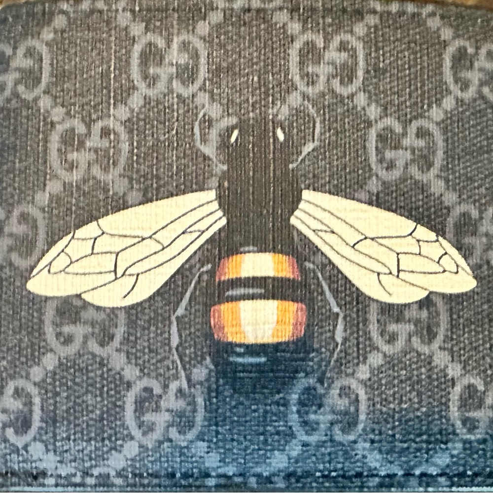 Unisex New With Tag and Box Gucci Bee Wallet.